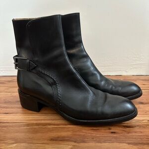 Tod’s leather Chelsea boot with buckle Sz 9